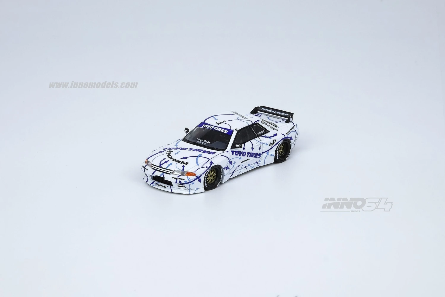 INNO Models 1:64 Nissan Skyline GT-R R32 Pandem "Toyo Tires" 3 INNO Models 1:64 Nissan Skyline GT-R R32 Pandem "Toyo Tires"