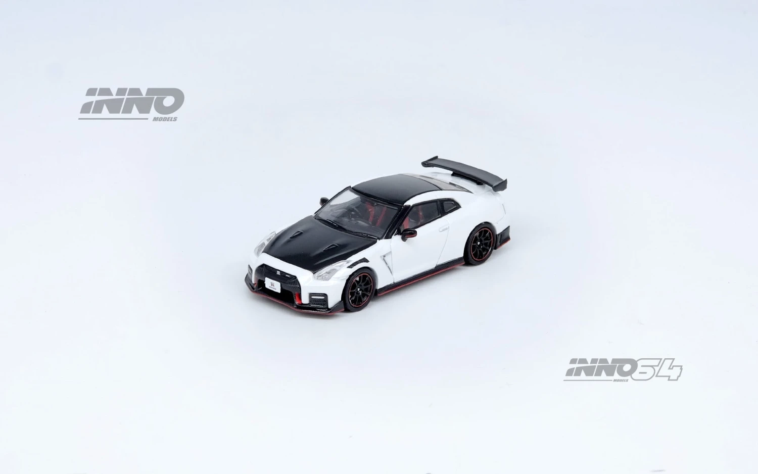 *PREORDER* INNO64 1:64 Nissan GT-R (R35) NISMO In White 5 *PREORDER* INNO64 1:64 Nissan GT-R (R35) NISMO In White - Image 3