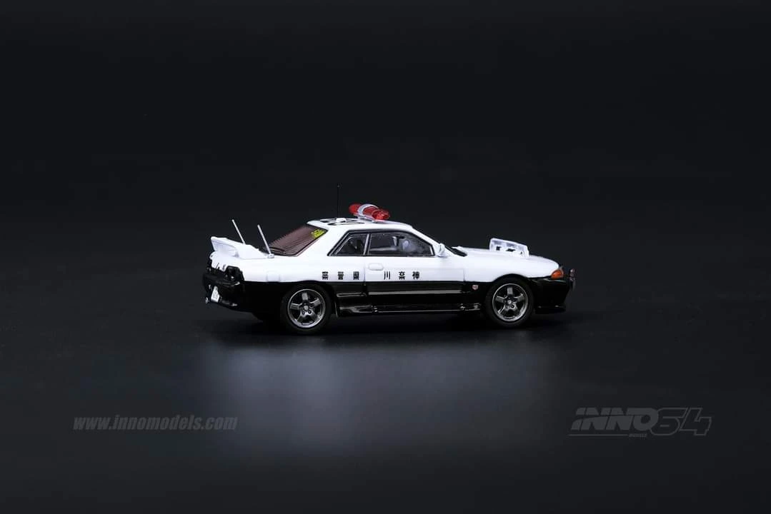 INNO Models 1:64 Nissan Skyline GTR R32 Police Car 4 INNO Models 1:64 Nissan Skyline GTR R32 Police Car - Image 2