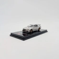 INNO64 SILVER NISSAN SKYLINE GT-R (R34) V-SPEC II